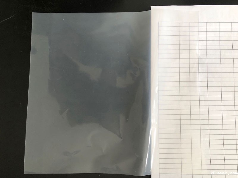 Transparent halogen-free flame retardant PE film